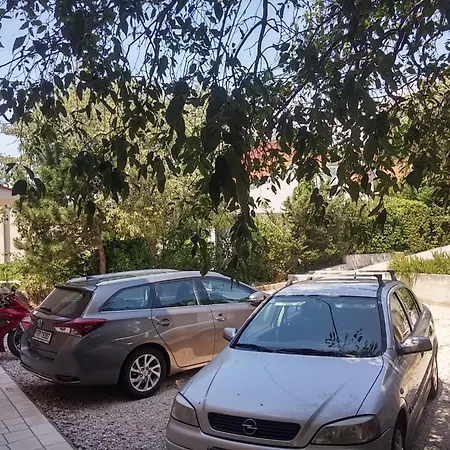 In Mit Privatem Parkplatz By Interhome
