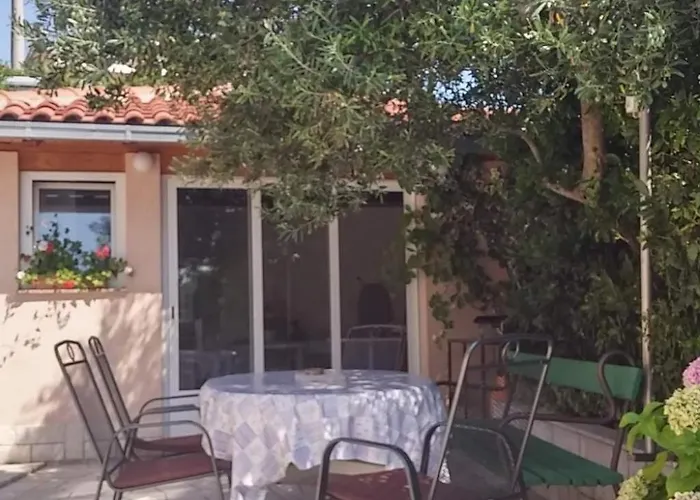 In Mit Privatem Parkplatz By Interhome *