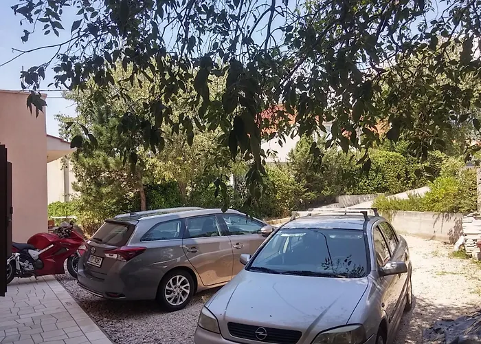 In Mit Privatem Parkplatz By Interhome